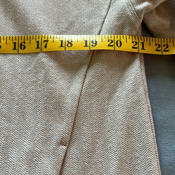 J McLaughlin tan herringbone pattern top - Picture 6 of 9